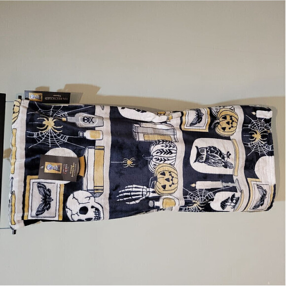 CYNTHIA ROWLEY Curious oversized decorative throw. 60" x 70" Halloween. - Picture 1 of 5